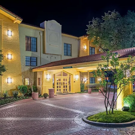 La Quinta Inn By Wyndham San Antonio I-35 N At Toepperwein